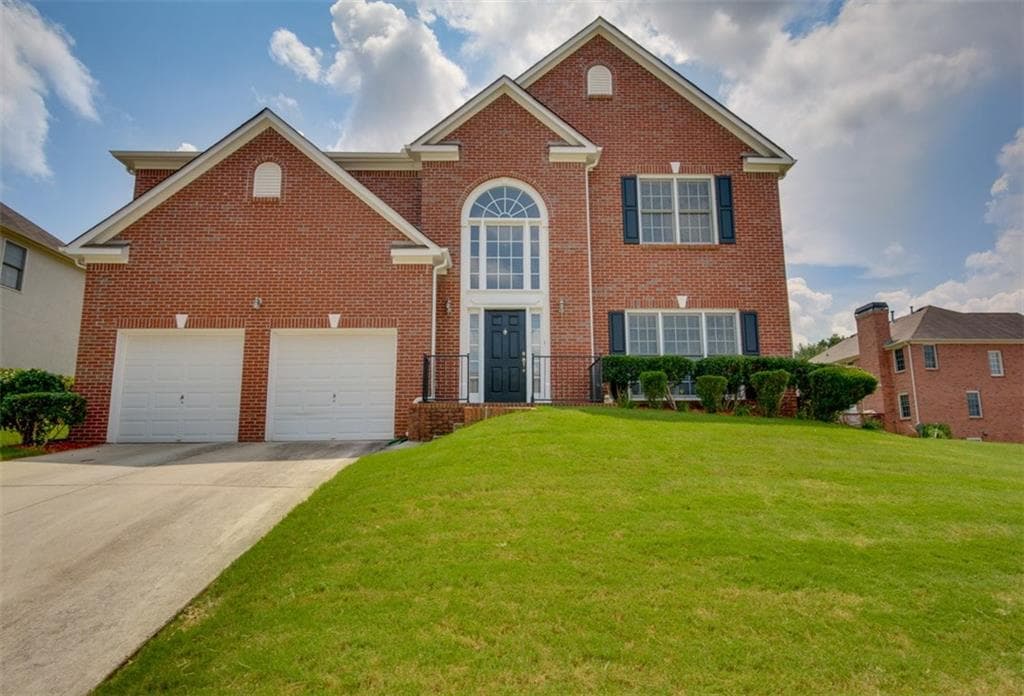 4 bedroom, 3,168 sq ft single family residence sold at 1011 Brighton Crest Circle, Stone Mountain, GA 30087