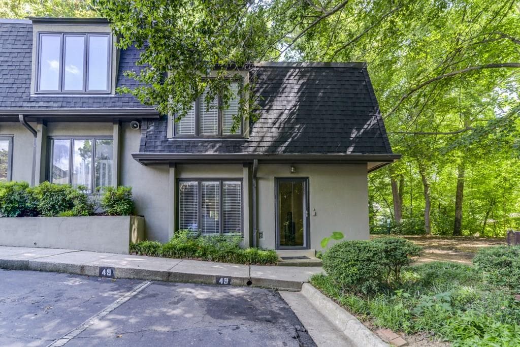 2 bedroom, 1,588 sq ft townhouse sold at 49 Ivy Ridge, Atlanta, GA 30342