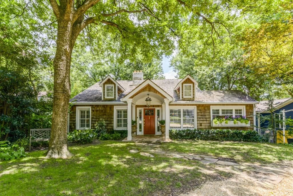 2 bedroom, 1,428 sq ft single family residence sold at 1841 Woodland Hills Avenue, Atlanta, GA 30318
