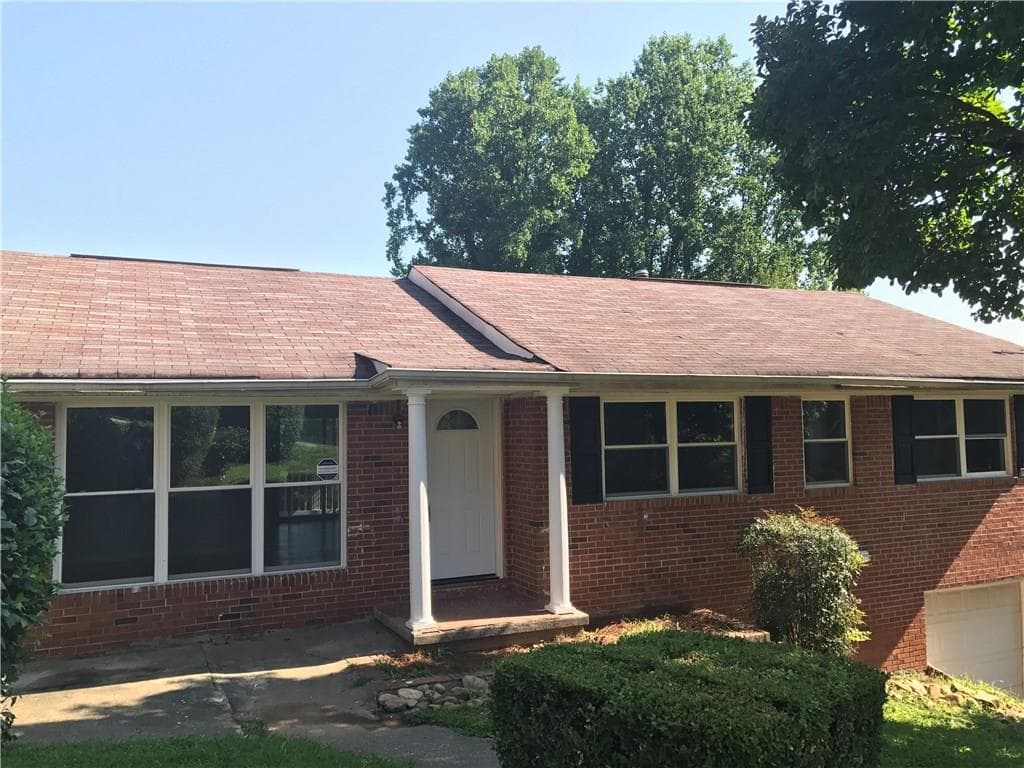5 bedroom, 1,306 sq ft single family residence sold at 2931 Larchmont Court, Atlanta, GA 30318