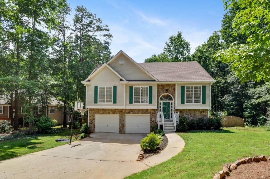 4 bedroom, 1,733 sq ft single family residence sold at 5945 Shannon Drive, Cumming, GA 30040