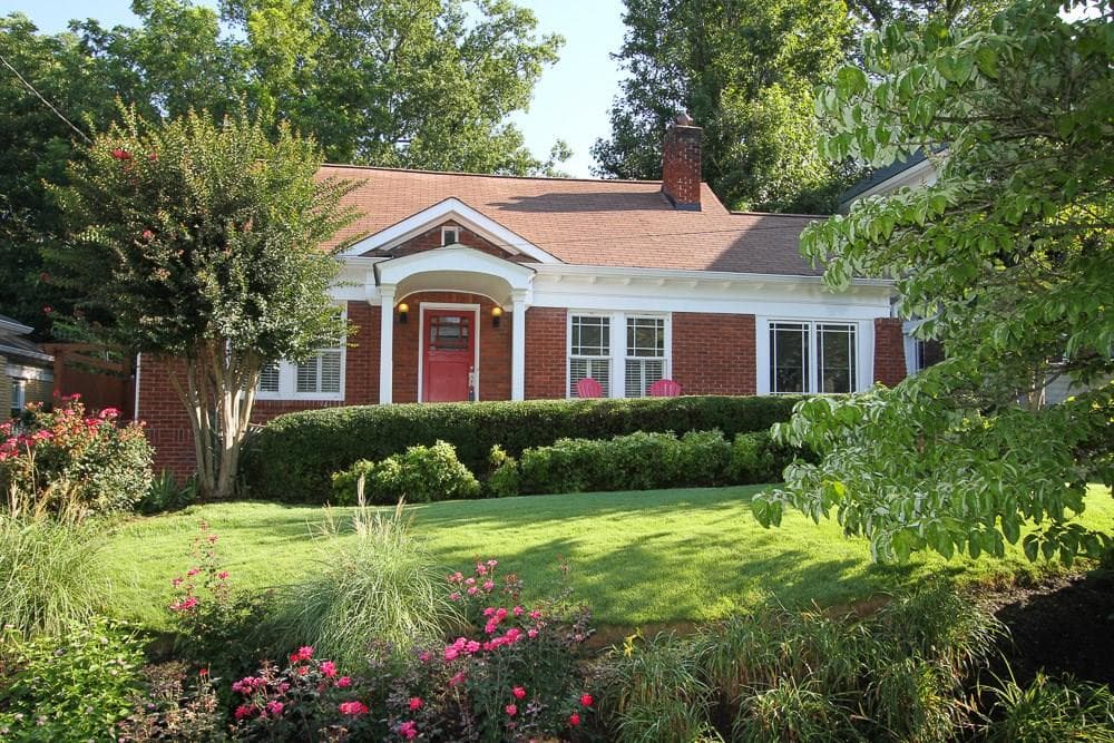 3 bedroom, 2,139 sq ft single family residence sold at 650 Yorkshire Road, Atlanta, GA 30306