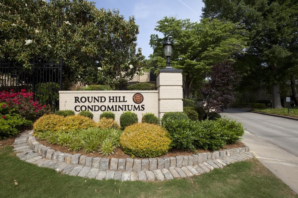 2 bedroom, 1,039 sq ft condominium sold at 5400 Roswell Road L5, Atlanta, GA 30342