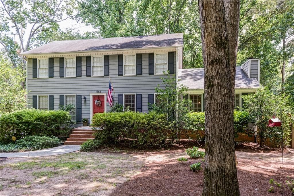 4 bedroom, 2,080 sq ft single family residence sold at 1762 Cedar Cliff Drive, Smyrna, GA 30080