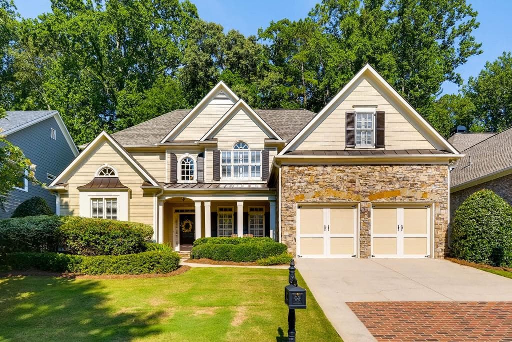 5 bedroom, 3,843 sq ft single family residence sold at 3238 Collier Gate Court, Smyrna, GA 30080