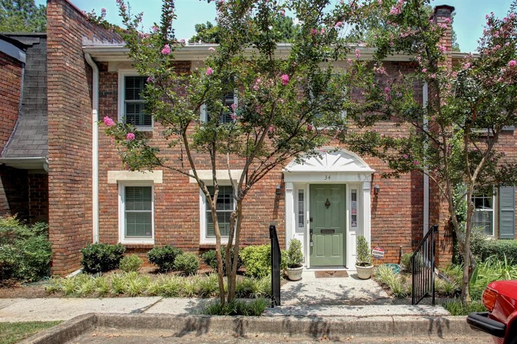 3 bedroom, 1,612 sq ft condominium sold at 70 Old Ivy Road 34, Atlanta, GA 30342