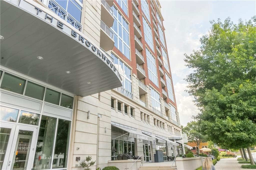 3 bedroom, 1,700 sq ft condominium sold at 1820 Peachtree Street 915, Atlanta, GA 30309