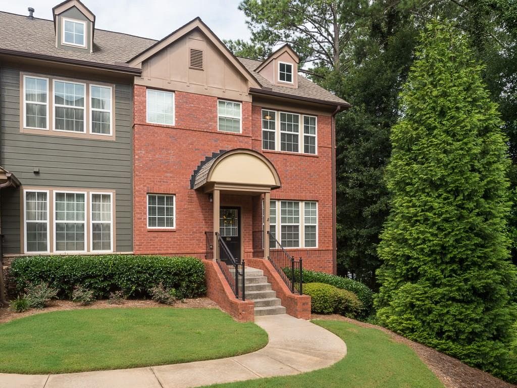 2 bedroom, 1,945 sq ft condominium sold at 3733 Ashford Creek Lane 3733, Brookhaven, GA 30319