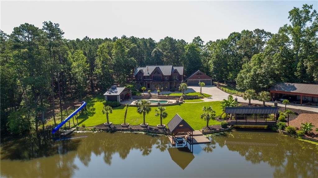 5 bedroom, 5,541 sq ft single family residence sold at 4095 E Highway 166, Carrollton, GA 30116