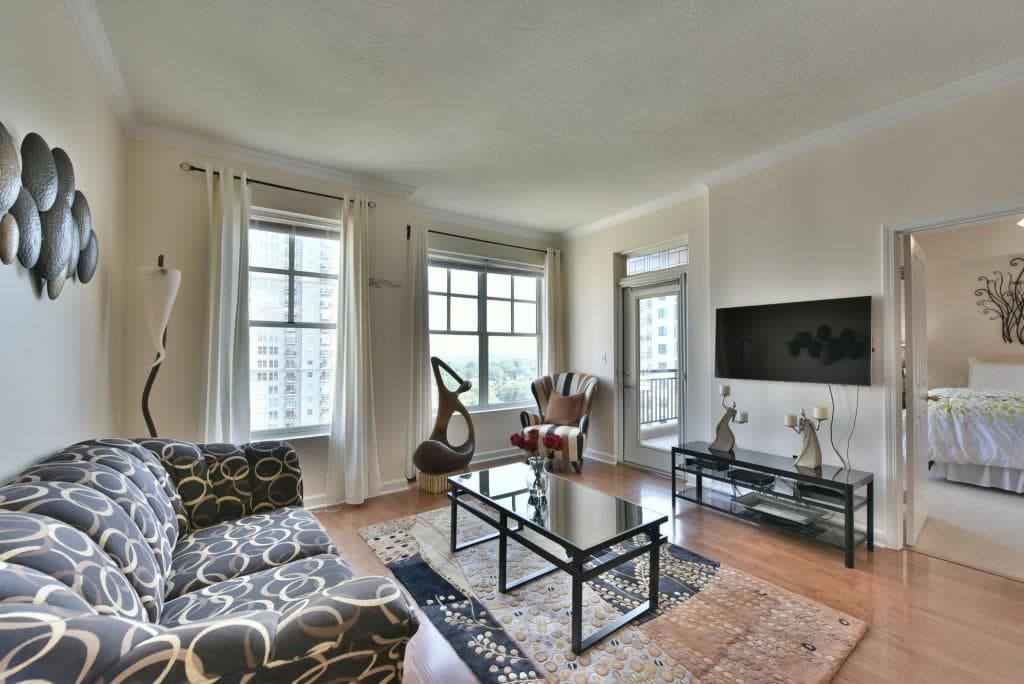 2 bedroom, 1,161 sq ft condominium sold at 1101 Juniper Street 1404, Atlanta, GA 30309