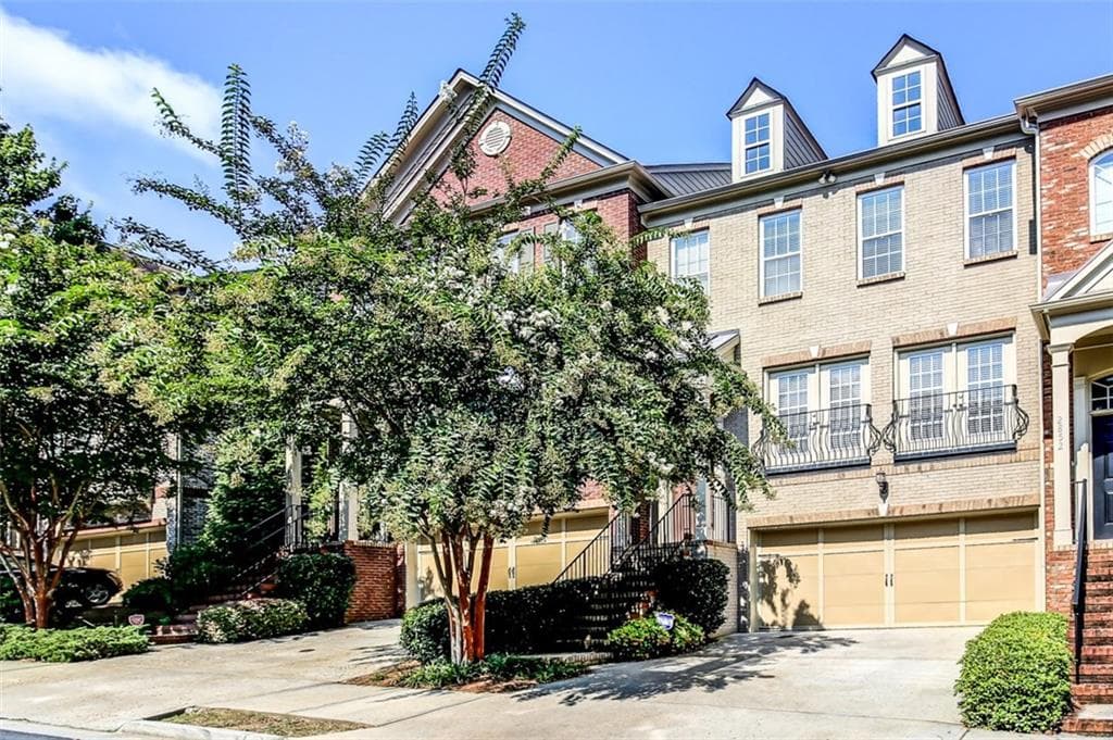 3 bedroom, 2,220 sq ft townhouse sold at 2850 Overlook Court, Atlanta, GA 30324