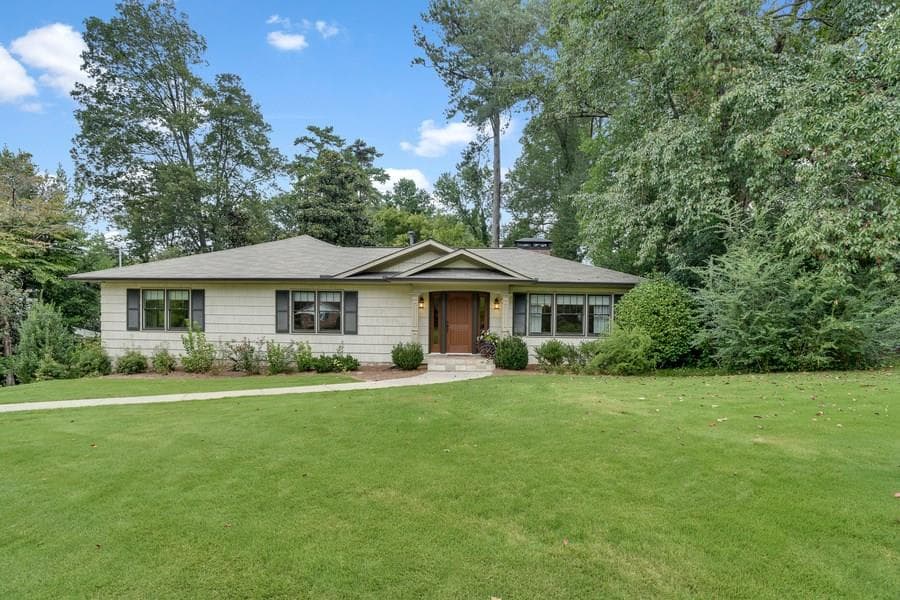 3 bedroom, 2,660 sq ft single family residence sold at 136 Osner Drive, Atlanta, GA 30342