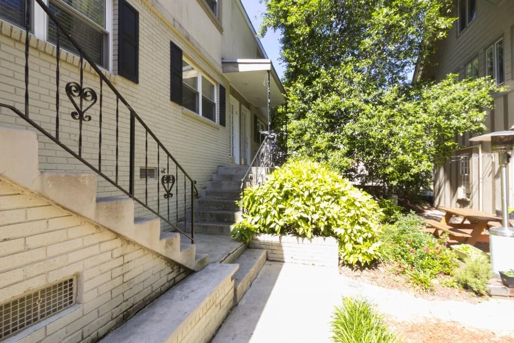 2 bedroom, 754 sq ft condominium sold at 381 10th Street 6, Atlanta, GA 30309