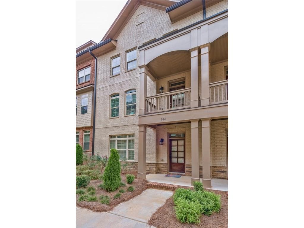 4 bedroom, 2,510 sq ft townhouse sold at 304 Garland Woods Court, Smyrna, GA 30080