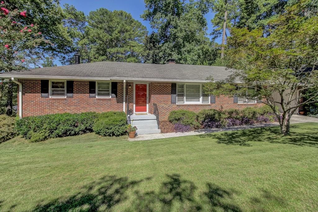 4 bedroom, 1,971 sq ft single family residence sold at 1910 Ravenwood Way, Atlanta, GA 30329