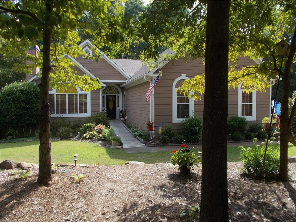 3 bedroom, 1,990 sq ft single family residence sold at 4825 Hyde Road, Cumming, GA 30040