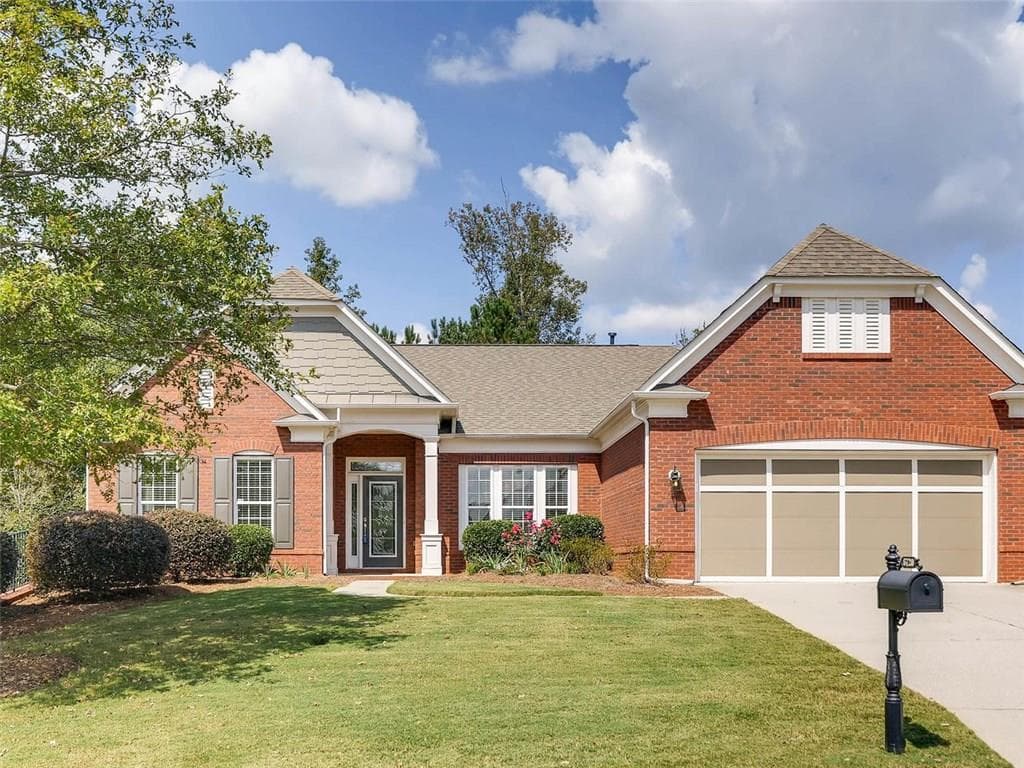 3 bedroom, 2,643 sq ft single family residence sold at 6720 Kinsale Way, Cumming, GA 30040