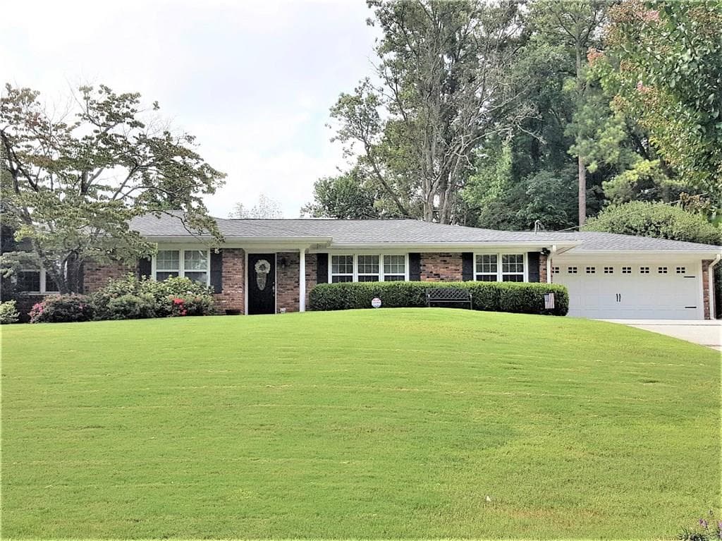 4 bedroom, 2,221 sq ft single family residence sold at 5670 Kayron Drive, Atlanta, GA 30328