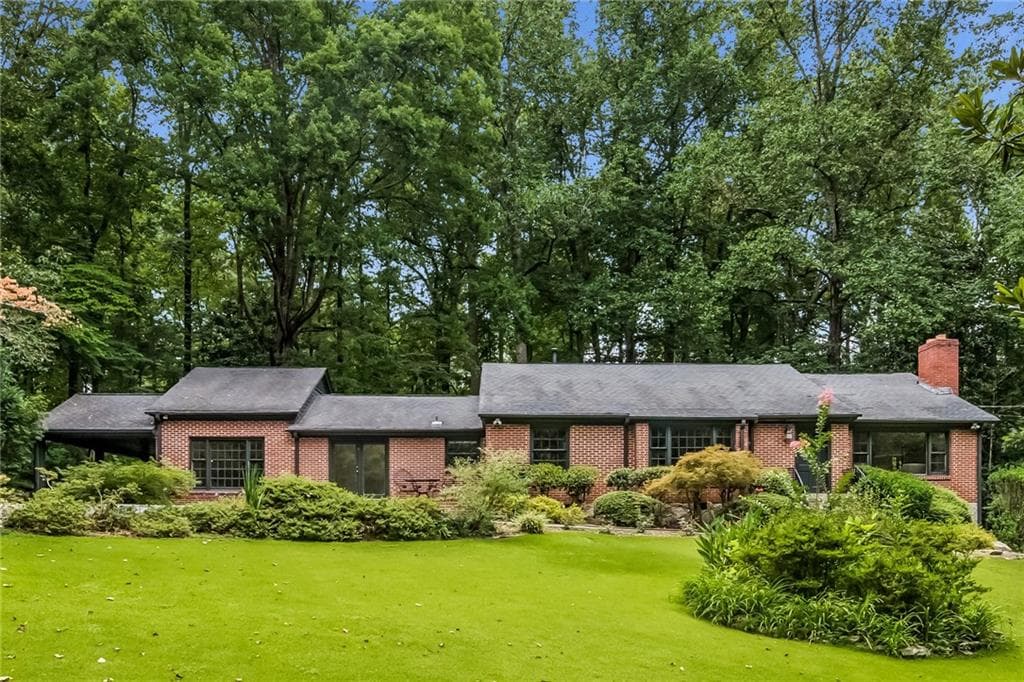 4 bedroom, 3,166 sq ft single family residence sold at 2320 Lavista Road, Atlanta, GA 30329