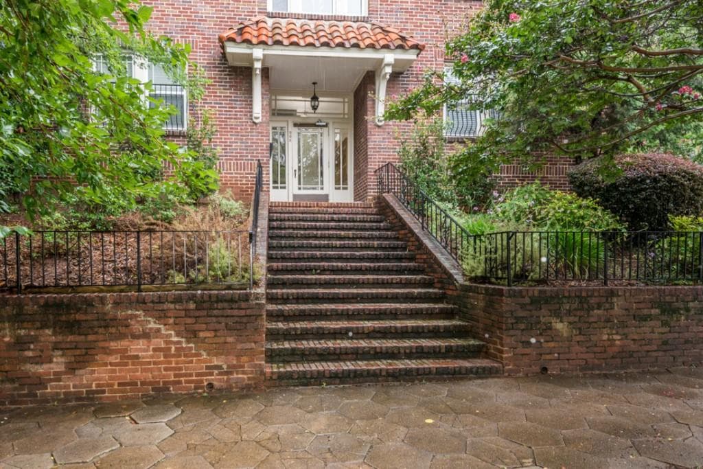 1 bedroom, 802 sq ft condominium sold at 968 St Charles Avenue 18, Atlanta, GA 30306