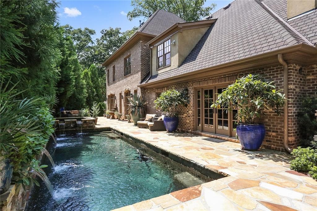 4 bedroom, 4,031 sq ft single family residence sold at 4195 W Oaks Court, Atlanta, GA 30342