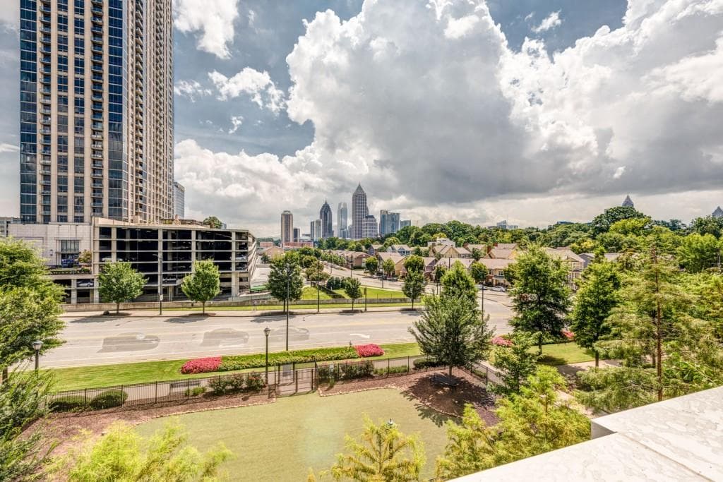 2 bedroom, 1,166 sq ft condominium sold at 390 17th Street 4053, Atlanta, GA 30363