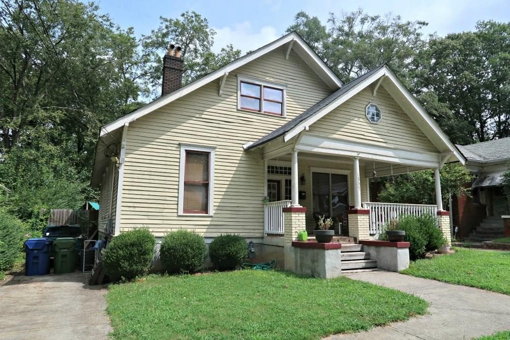 4 bedroom, 2,363 sq ft single family residence sold at 1337 Latham Street, Atlanta, GA 30310