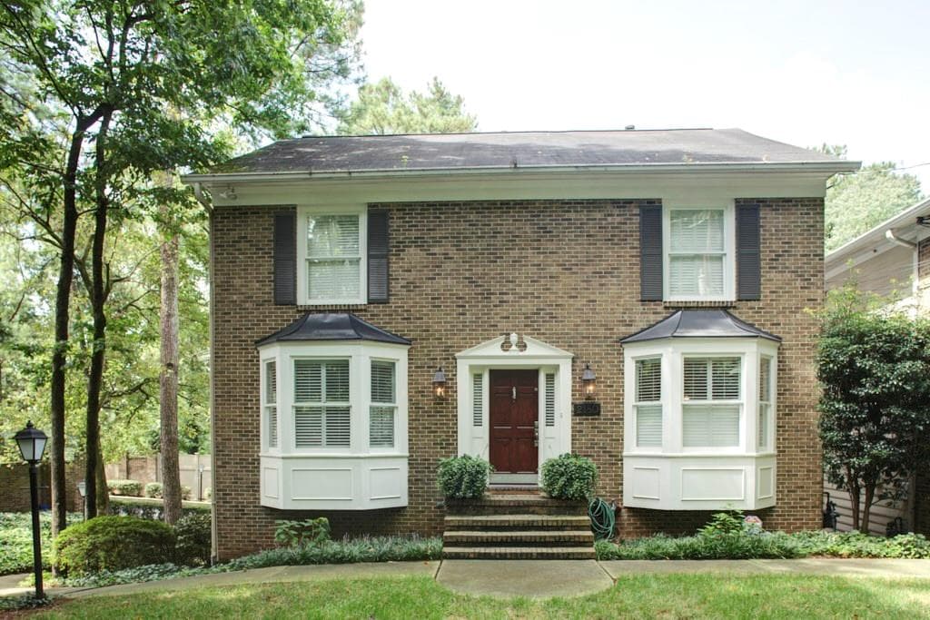 3 bedroom, 2,604 sq ft single family residence sold at 2180 Defoors Ferry Road, Atlanta, GA 30318
