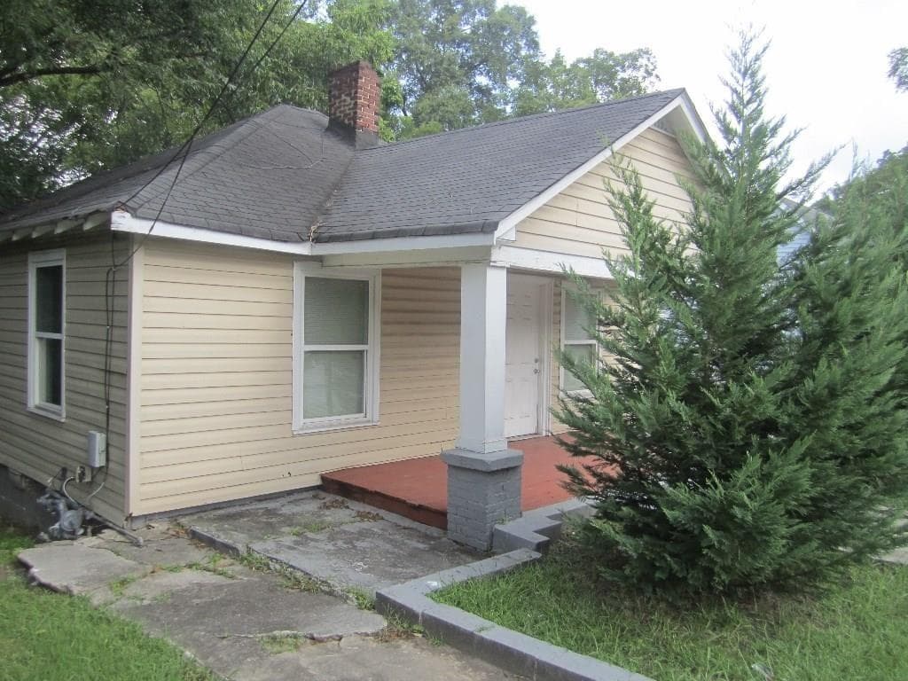 4 bedroom, 1,230 sq ft single family residence sold at 918 Hollywood Road, Atlanta, GA 30318
