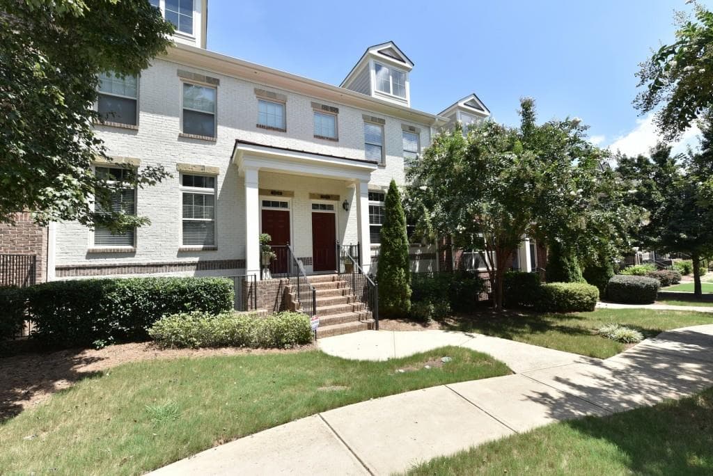 3 bedroom, 2,456 sq ft townhouse sold at 7690 Willoughby Court, Alpharetta, GA 30005