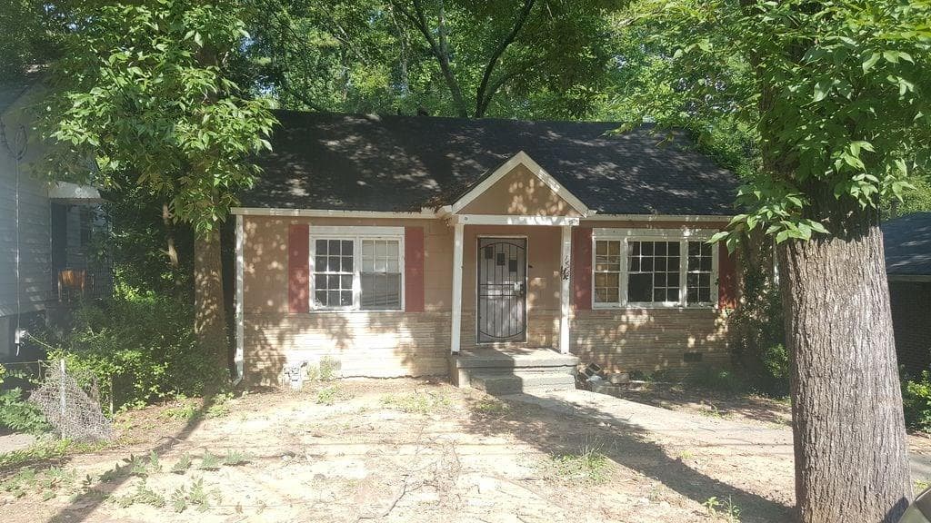 5 bedroom, 1,600 sq ft single family residence sold at 1421 Westmont Road, Atlanta, GA 30311