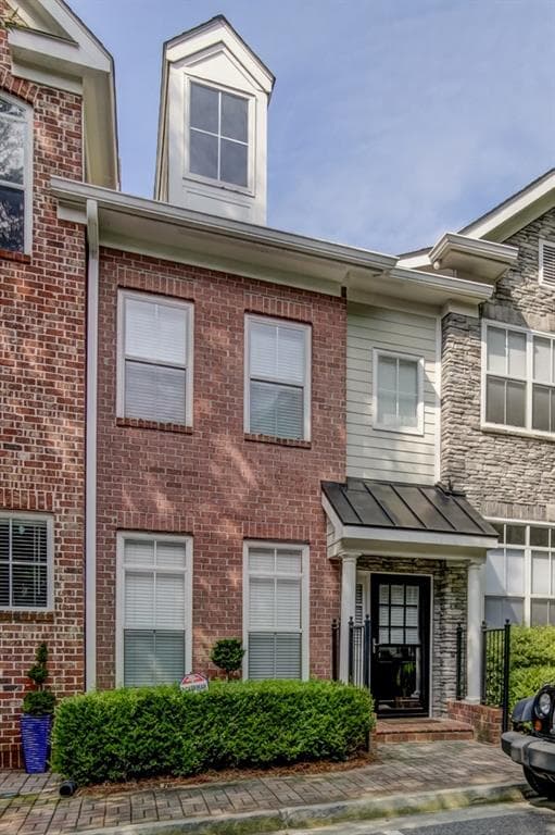 1 bedroom, 1,224 sq ft townhouse sold at 1119 Glenridge Place, Atlanta, GA 30342