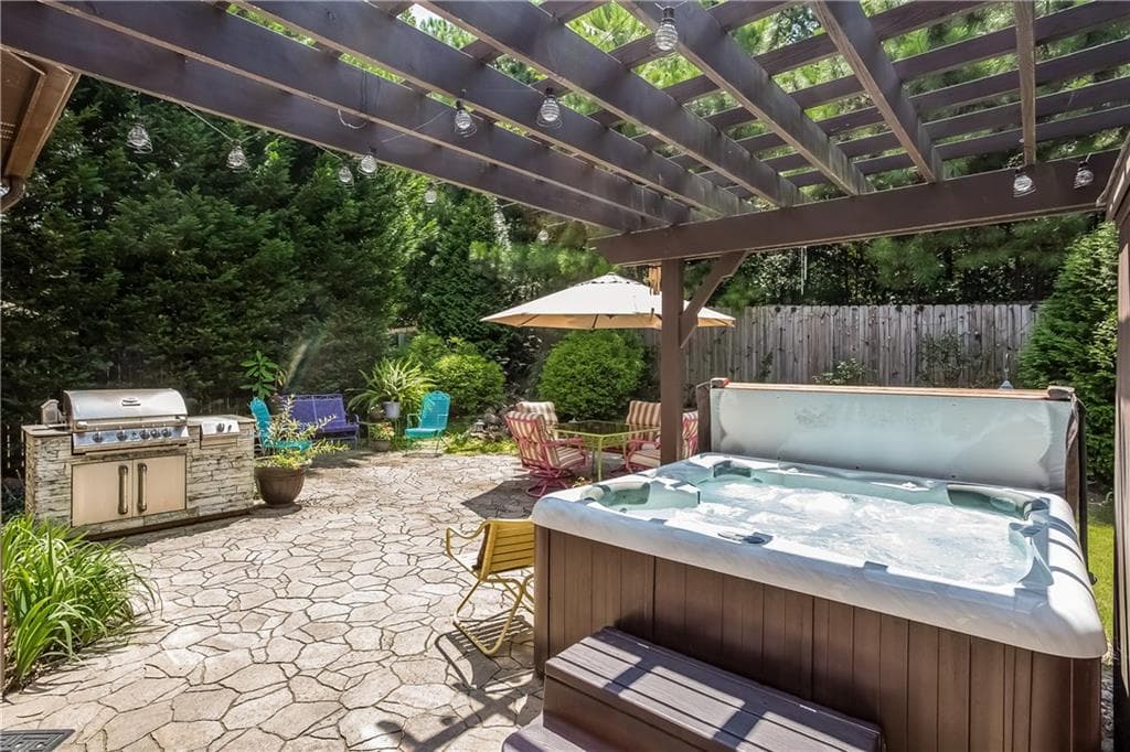 4 bedroom, 3,187 sq ft single family residence sold at 2096 Old Georgian Terrace, Atlanta, GA 30318