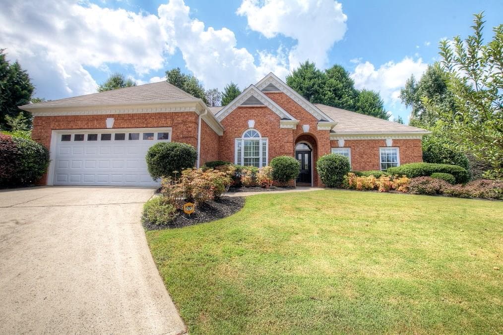3 bedroom, 1,758 sq ft single family residence sold at 180 Arbor Creek Way, Roswell, GA 30076