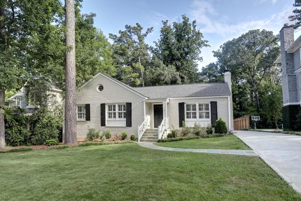 4 bedroom single family residence sold at 689 Wilson Road, Atlanta, GA 30318