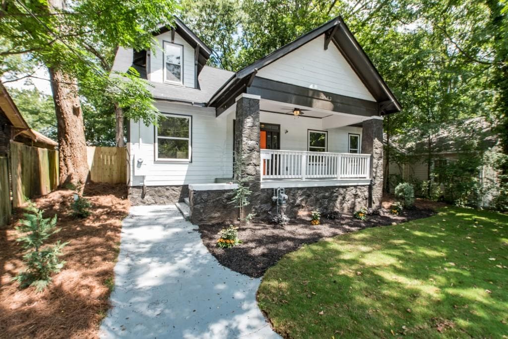 3 bedroom, 2,552 sq ft single family residence sold at 1443 Beecher Street, Atlanta, GA 30310