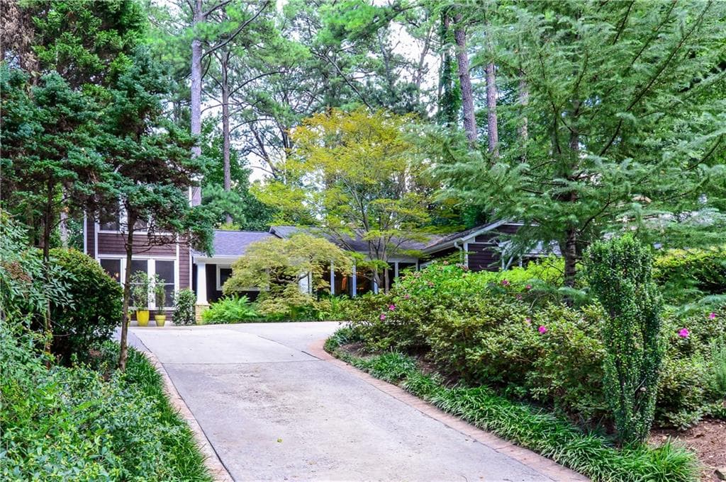 3 bedroom, 2,154 sq ft single family residence sold at 1050 LINDRIDGE Drive, Atlanta, GA 30324