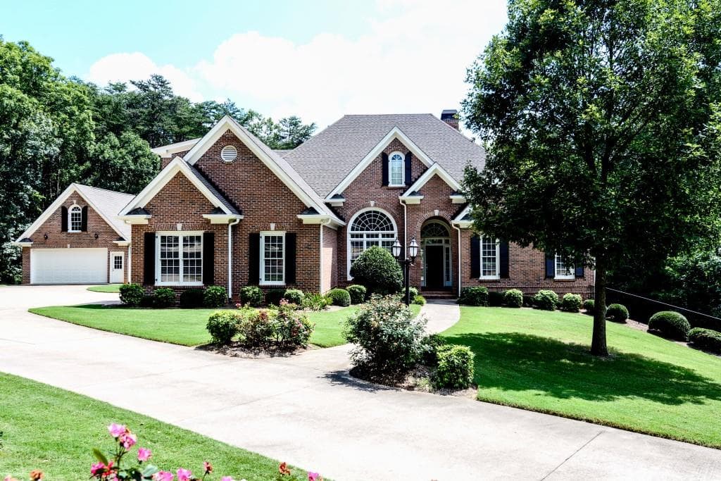4 bedroom, 3,583 sq ft single family residence sold at 1930 Goldmine Drive, Cumming, GA 30040