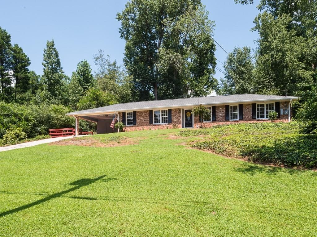 3 bedroom, 1,644 sq ft single family residence sold at 710 E Powderhorn Road, Sandy Springs, GA 30342