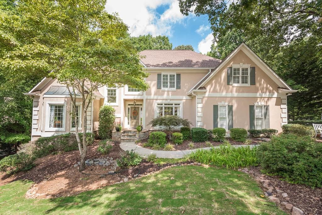 5 bedroom, 4,515 sq ft single family residence sold at 555 Shirerokes Court, Roswell, GA 30075