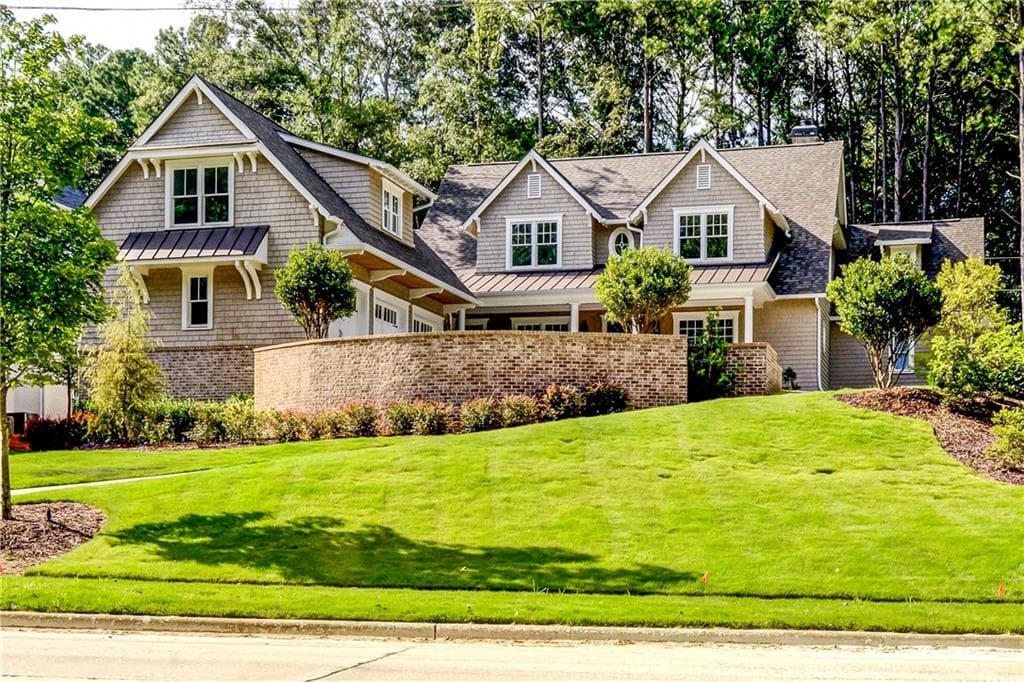 6 bedroom, 6,950 sq ft single family residence sold at 935 Peachtree Battle Avenue, Atlanta, GA 30327