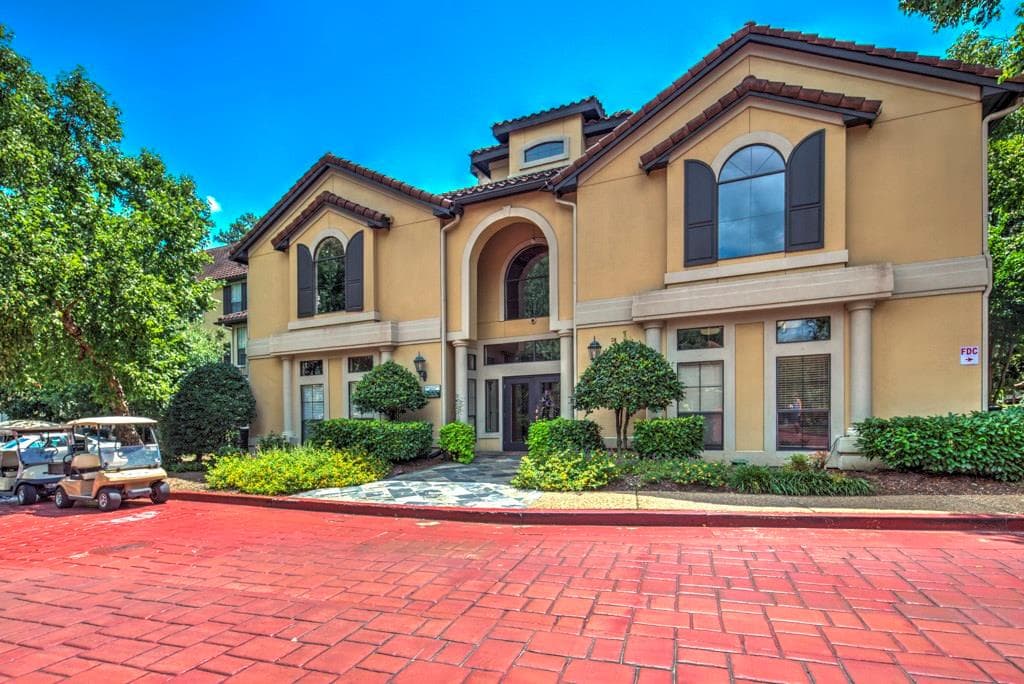 1 bedroom, 919 sq ft condominium sold at 3777 Peachtree Road 326, Brookhaven, GA 30319
