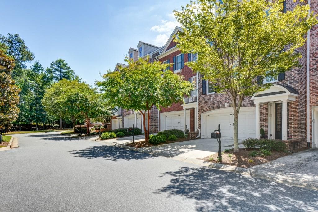4 bedroom, 2,000 sq ft townhouse sold at 1707 Legacy Cove Lane, Roswell, GA 30075
