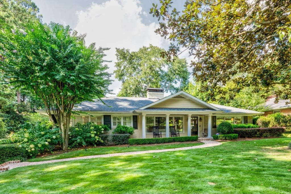 3 bedroom, 2,638 sq ft single family residence sold at 4196 N Stratford Road, Atlanta, GA 30342