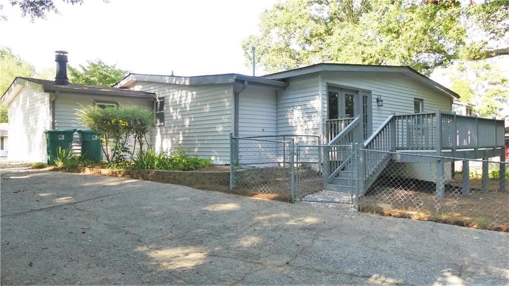 3 bedroom, 1,476 sq ft single family residence sold at 520 Powder Springs Street, Smyrna, GA 30082