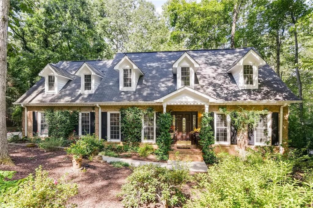 4 bedroom, 3,654 sq ft single family residence sold at 9435 Martin Road, Roswell, GA 30076