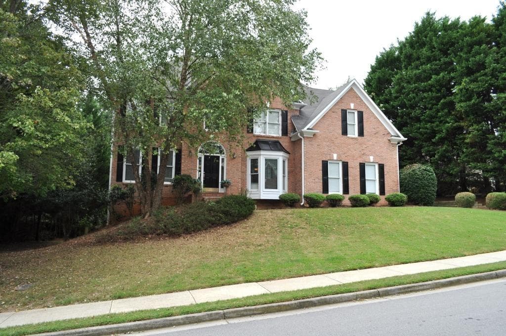 5 bedroom, 2,985 sq ft single family residence sold at 1002 Crofton Landing, Suwanee, GA 30024
