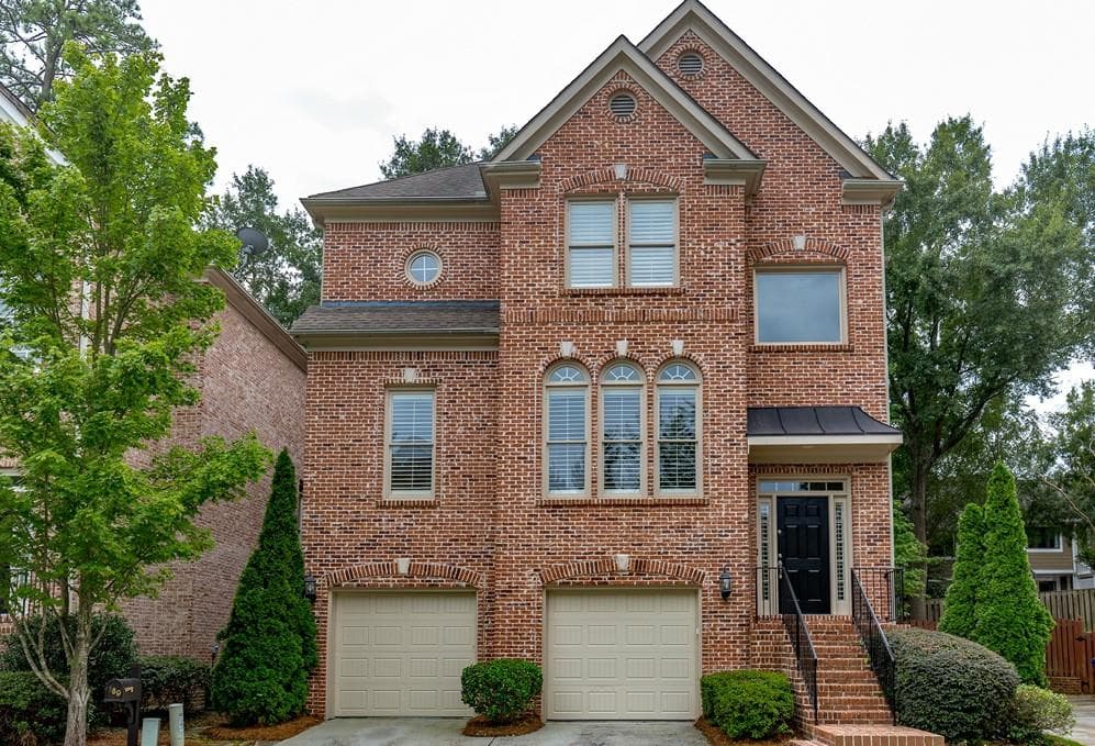 4 bedroom, 3,233 sq ft single family residence sold at 889 Lenox Court, Atlanta, GA 30324