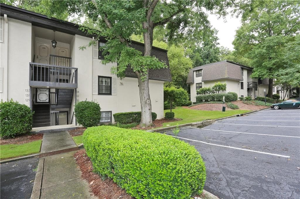 1 bedroom, 812 sq ft condominium sold at 130 Lablanc Way, Atlanta, GA 30327
