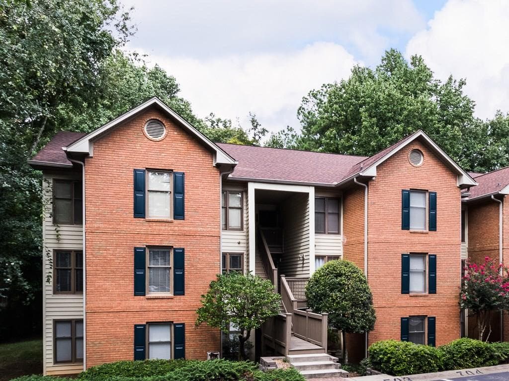 2 bedroom, 1,200 sq ft condominium sold at 702 Garden Court, Atlanta, GA 30328